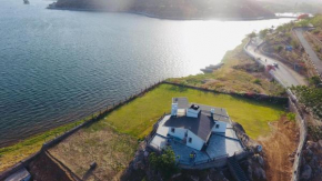 The Lake Villa